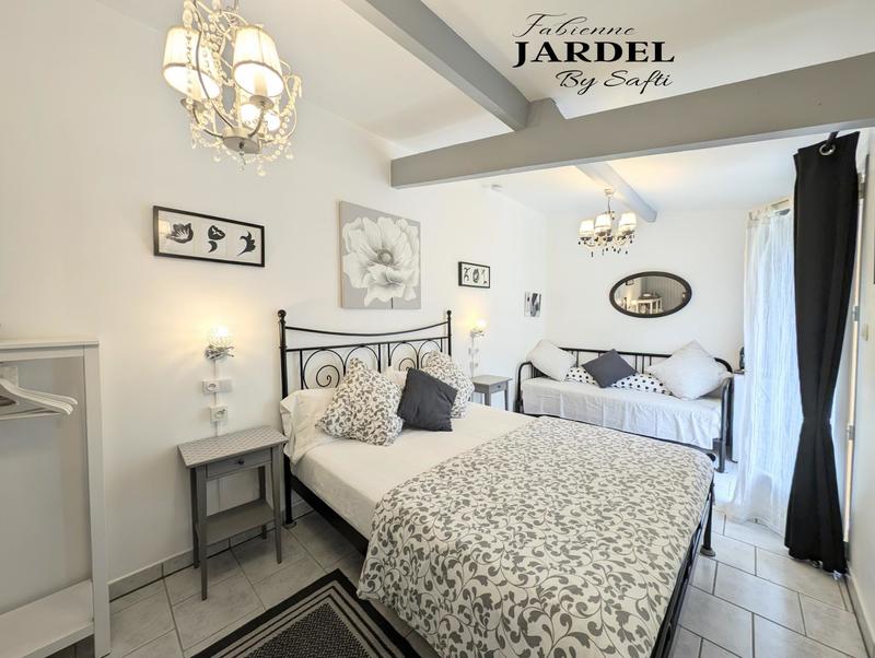 Maison - 292 m² - 10 pièces