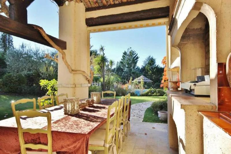 Villa - 300 m² - 7 pièces