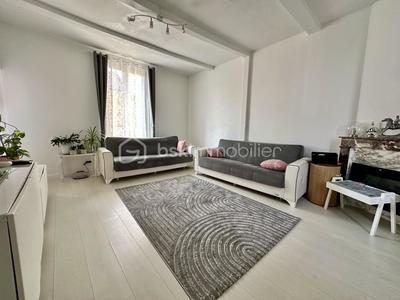 Maison - 216 m² - 14 pièces