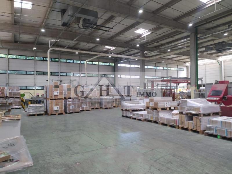 Entrepôt - 3 500 m²