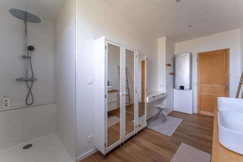 Maison - 180 m² - 8 pièces