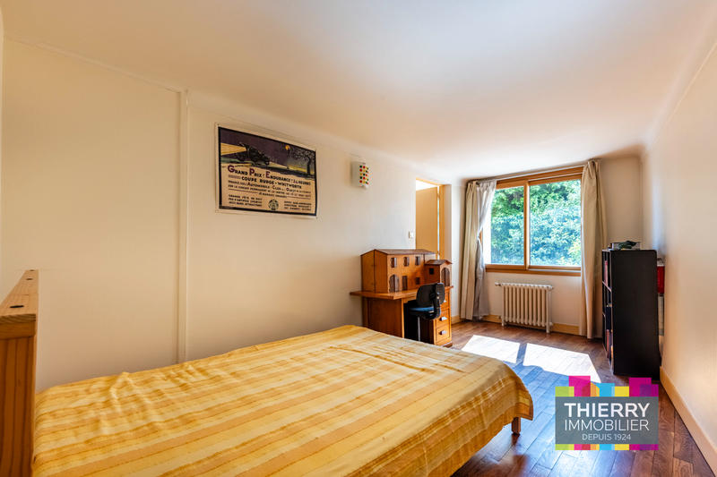 Maison - 238 m² - 8 pièces