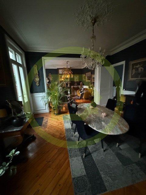 Maison - 360 m² - 7 pièces