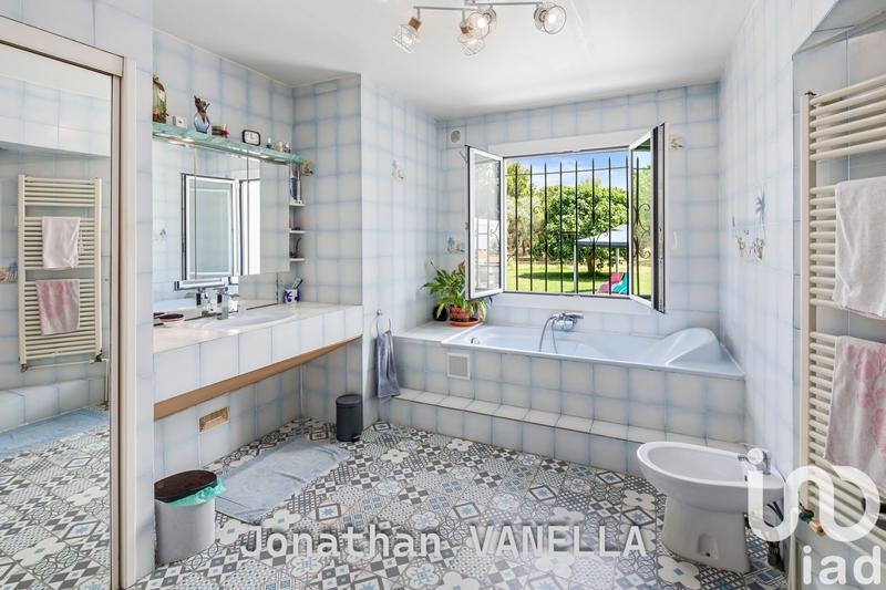 Maison - 238 m² - 8 pièces