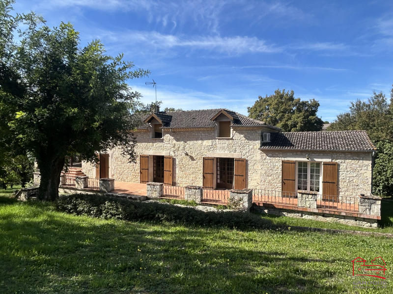 Maison - 210 m² - 8 pièces