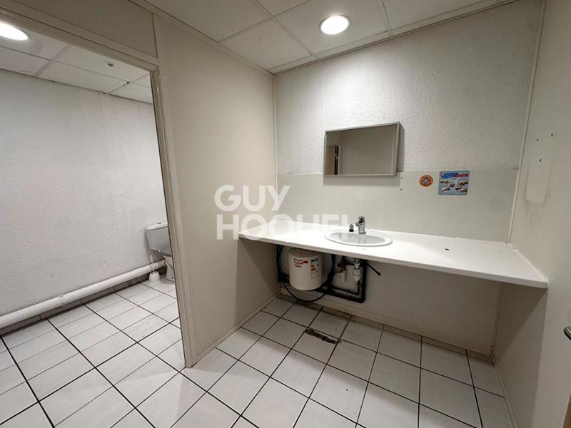 Local commercial - 160 m² - 6 pièces