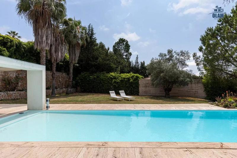 Villa - 600 m² - 6 pièces