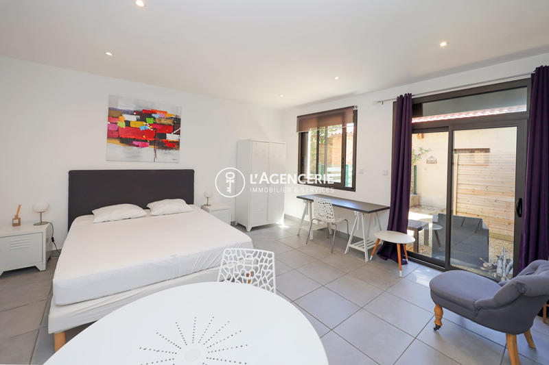 Maison - 240 m² - 8 pièces