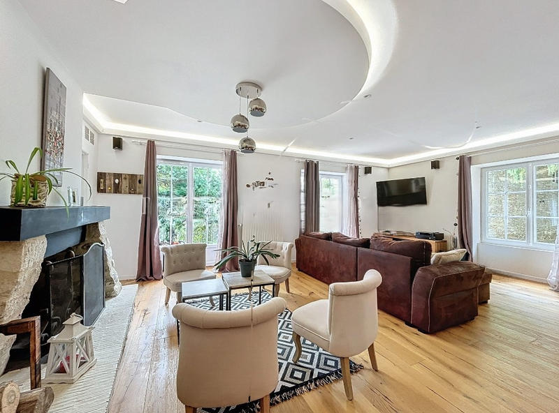 Propriété - 440 m² - 22 pièces