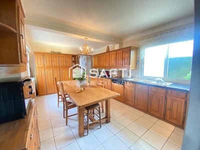 Maison - 220 m² - 6 pièces