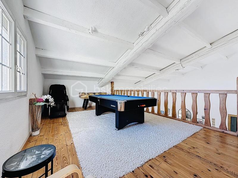 Maison - 285 m² - 10 pièces