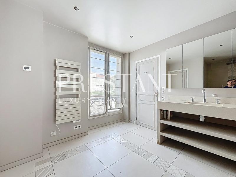 Appartement - 190 m² - 6 pièces