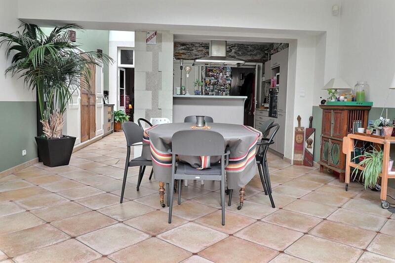 Maison - 221 m² - 10 pièces