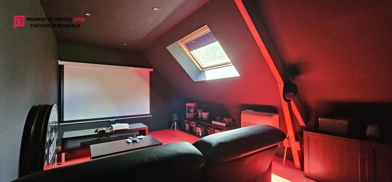 Maison - 250 m² - 8 pièces