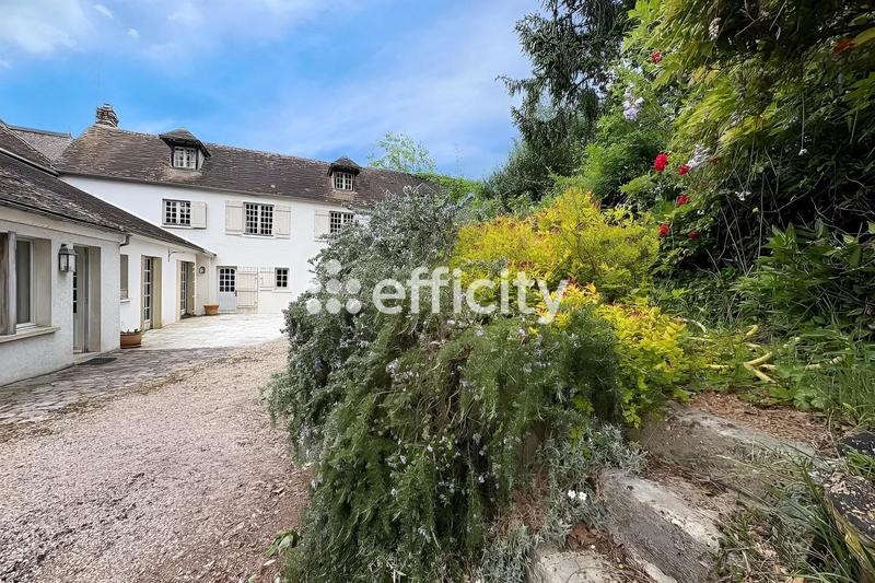 Maison - 240 m² - 8 pièces