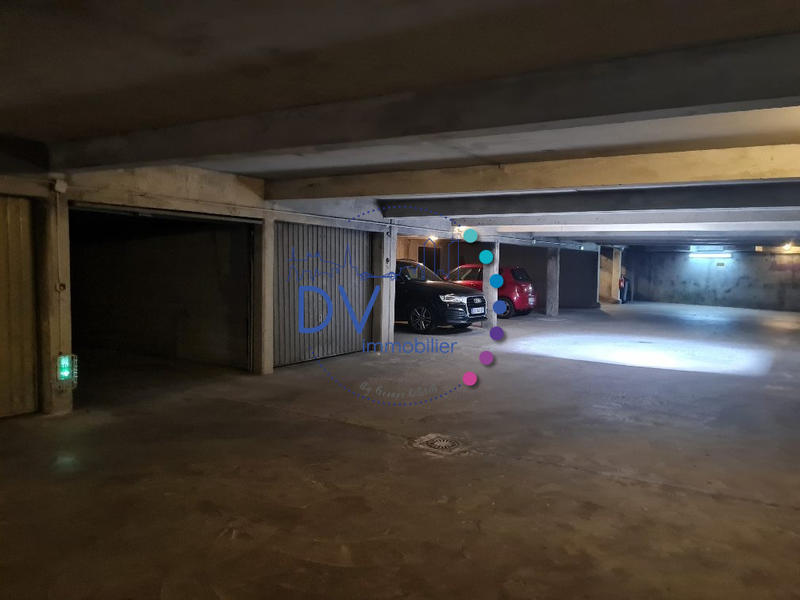 Parking / Garage - 11 m²