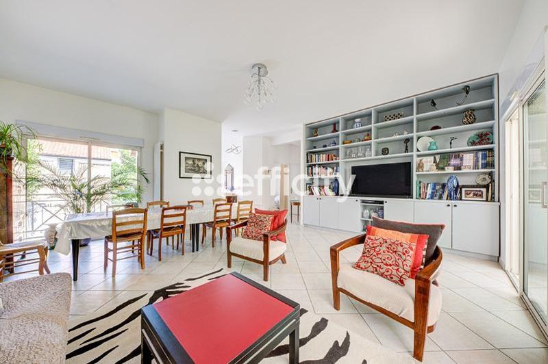 Maison - 200 m² - 9 pièces