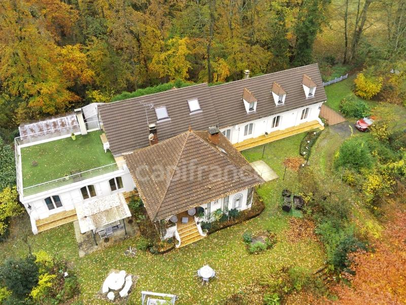 Maison - 305 m² - 9 pièces