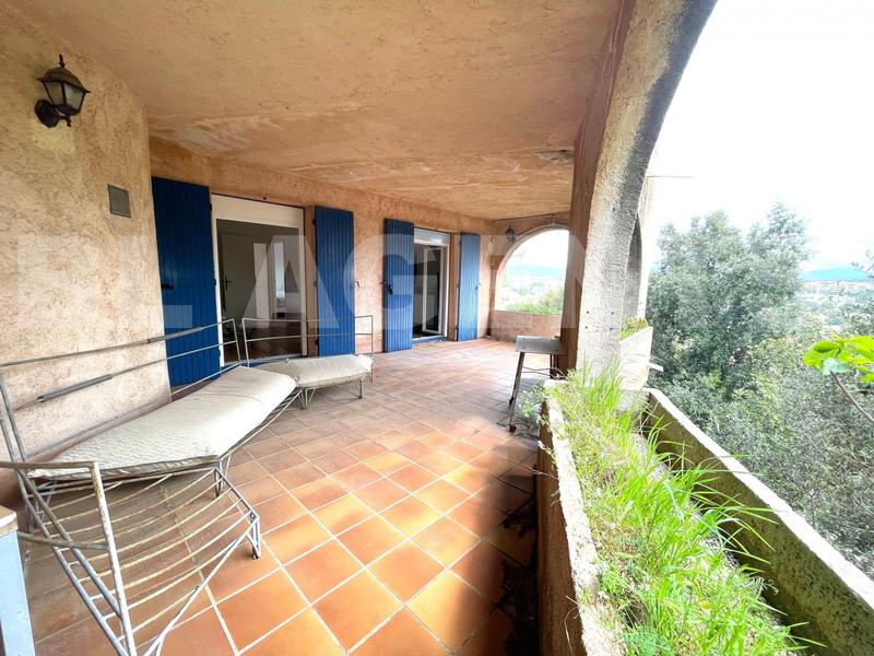 Maison - 224 m² - 9 pièces