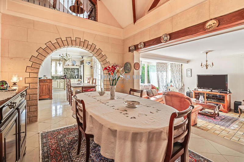 Maison - 193 m² - 10 pièces