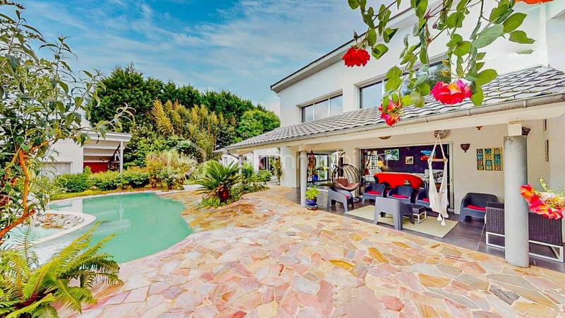 Propriété - 450 m² - 9 pièces