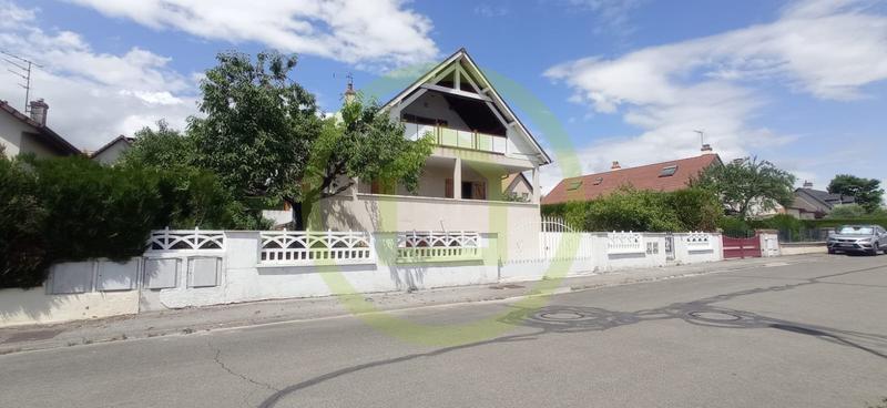 Maison - 165 m² - 9 pièces