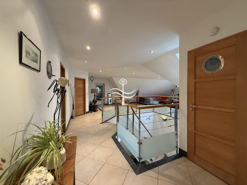 Maison - 215 m² - 6 pièces