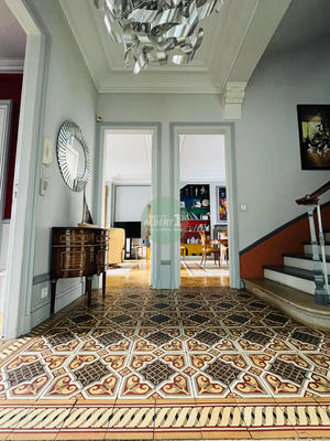 Maison - 240 m² - 8 pièces