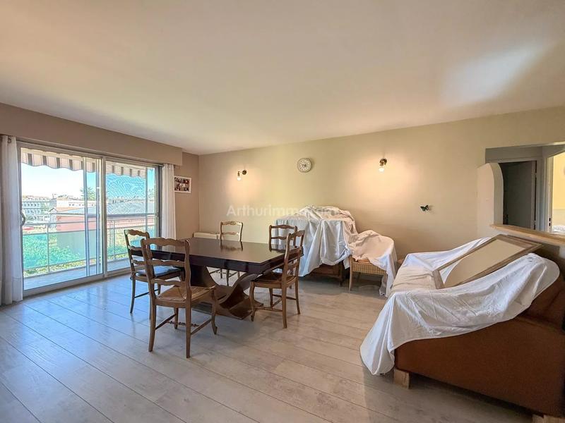 Appartement - 99 m² - 5 pièces