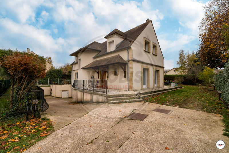 Maison - 256 m² - 9 pièces