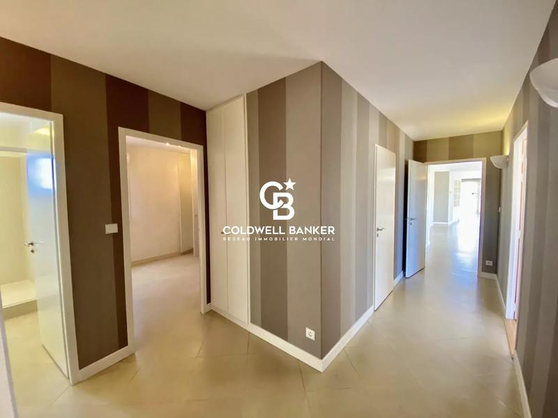 Appartement - 177 m² - 5 pièces