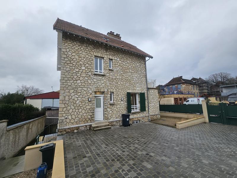 Maison - 147 m² - 8 pièces