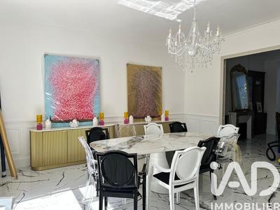 Maison - 238 m² - 9 pièces