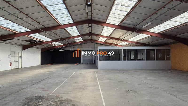 Local d'activités - 1 593 m²