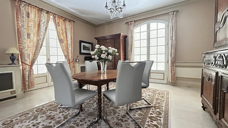 Maison - 342 m² - 10 pièces