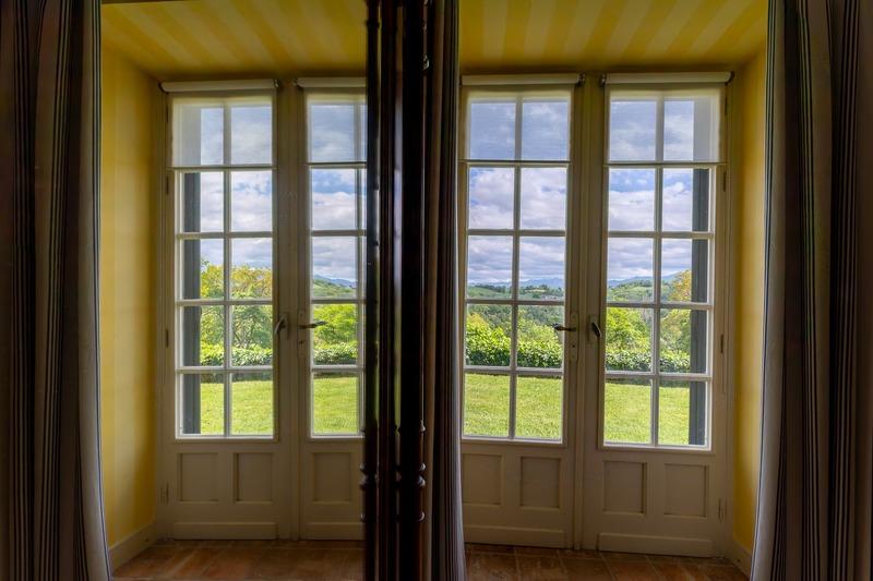 Propriété - 450 m² - 8 pièces