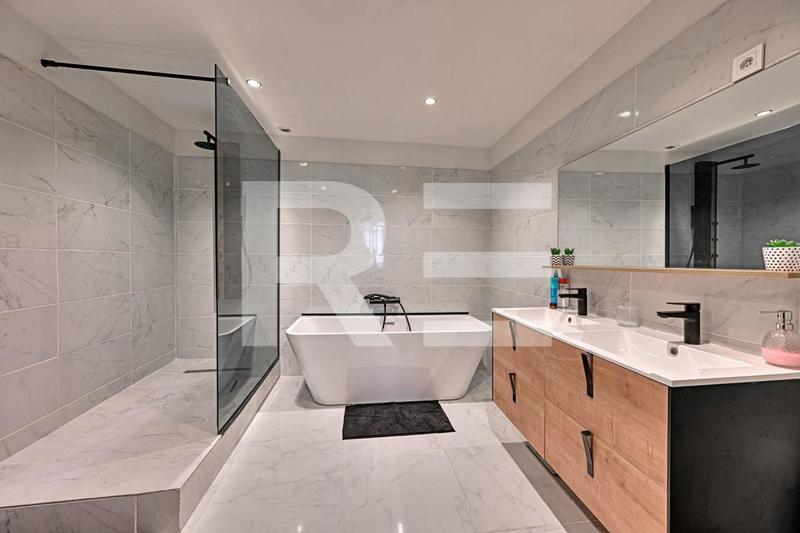 Appartement - 150 m² - 5 pièces