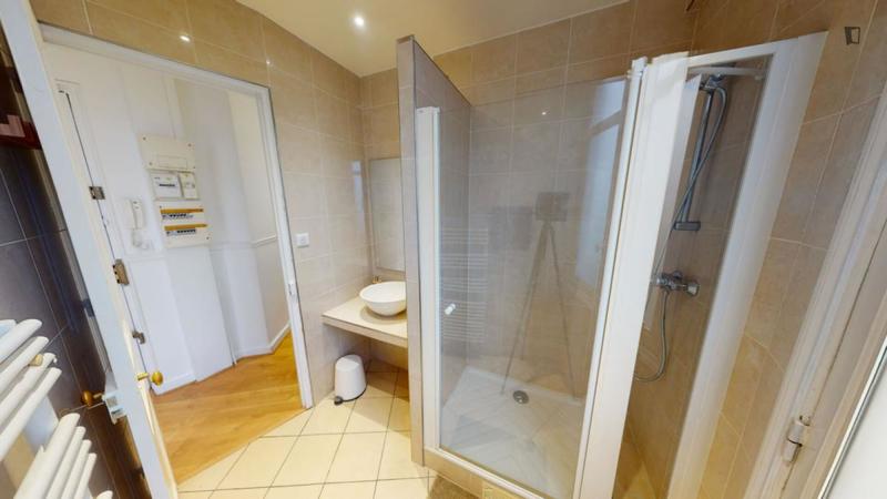 Chambre - 12 m² - 7 pièces