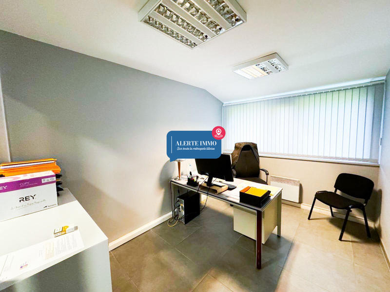 Bureau - 742 m² - 30 pièces