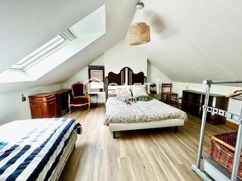 Maison - 208 m² - 8 pièces