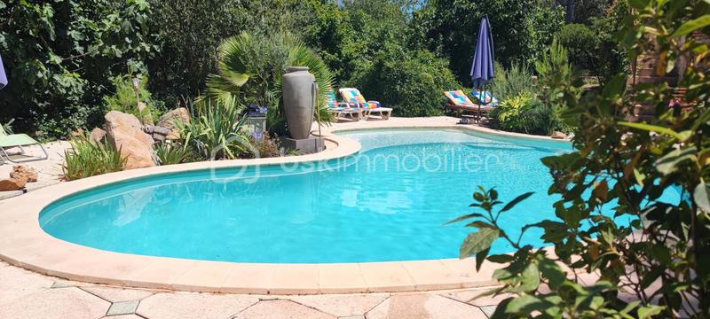 Propriété - 215 m² - 4 pièces