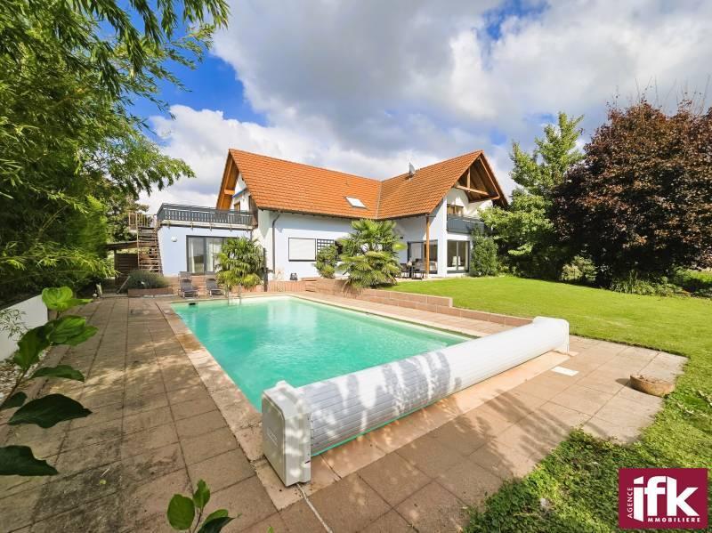 Propriété - 249 m² - 9 pièces