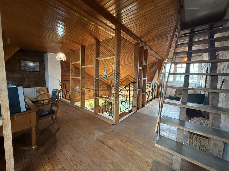 Maison - 210 m² - 5 pièces