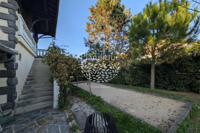 Villa - 469 m² - 10 pièces