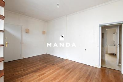 Studio - 25 m² - 1 pièce