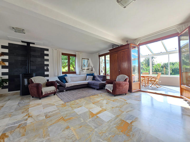 Maison - 225 m² - 8 pièces