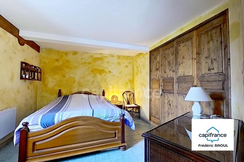 Maison - 202 m² - 8 pièces