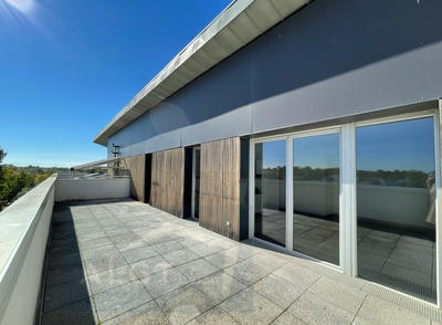 Appartement - 80 m² - 4 pièces