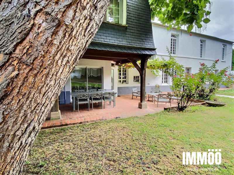 Maison - 225 m² - 10 pièces