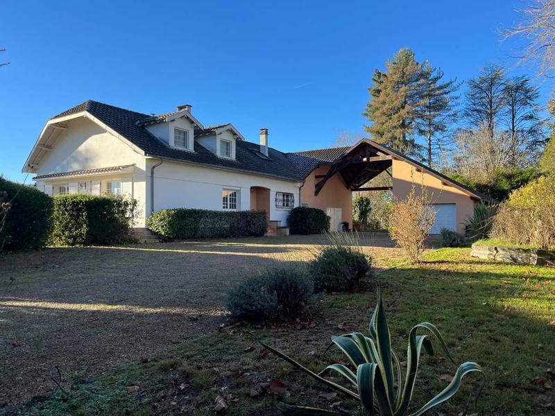 Maison - 370 m² - 7 pièces